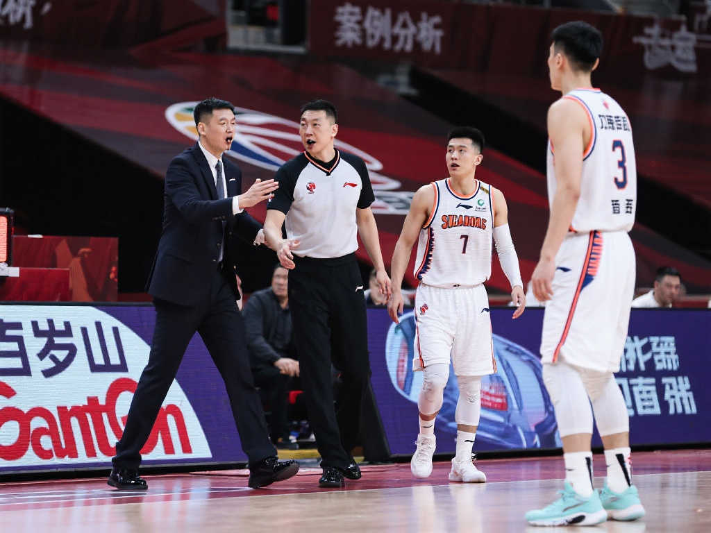 现出的对足 现出的对足